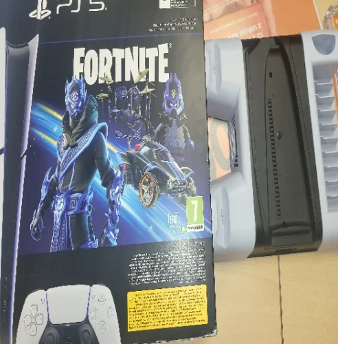 konsola ps5 digital + podstawka , używana